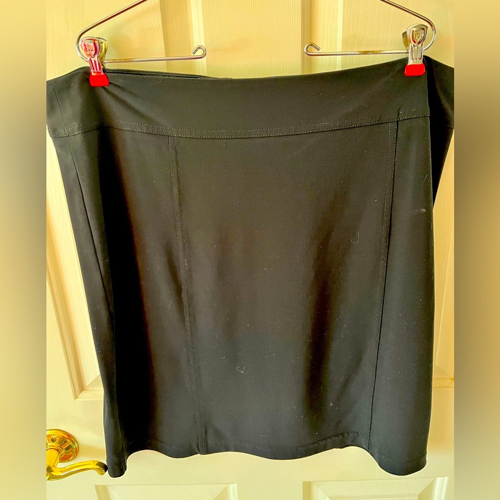Chico’s Black Skirt- Suze 3.5. Polyester/Spandex